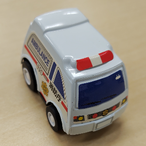 救急車プルバックカー